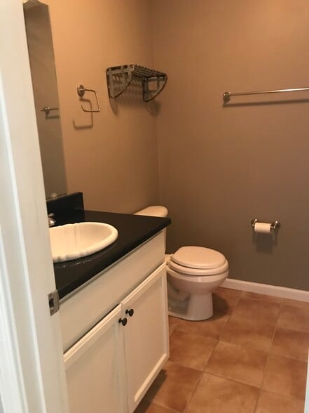 Building Photo - 1117 University Ave