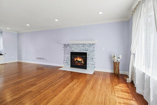 Building Photo - 7878 Greene Farm Dr