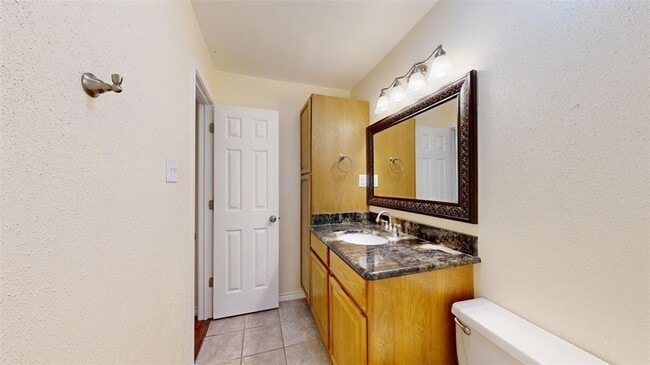 Building Photo - 904 University Oaks Blvd