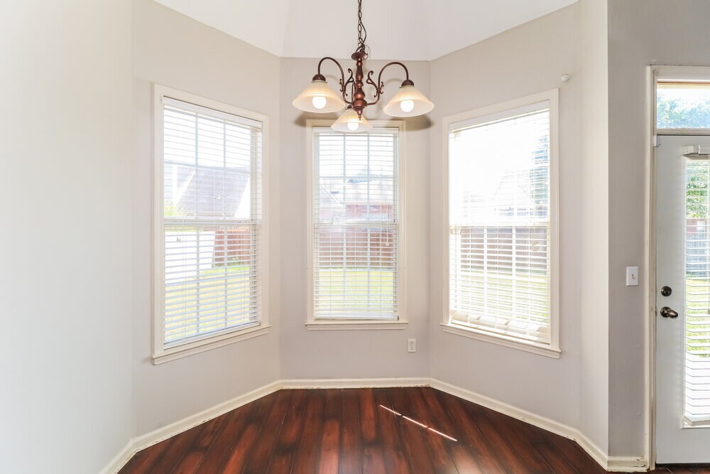 Building Photo - 8167 White Wing Cove W