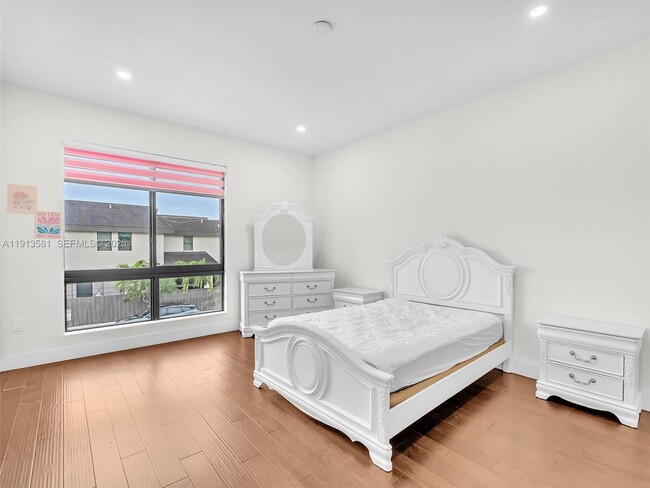 Building Photo - 10250 NW 76th Terrace