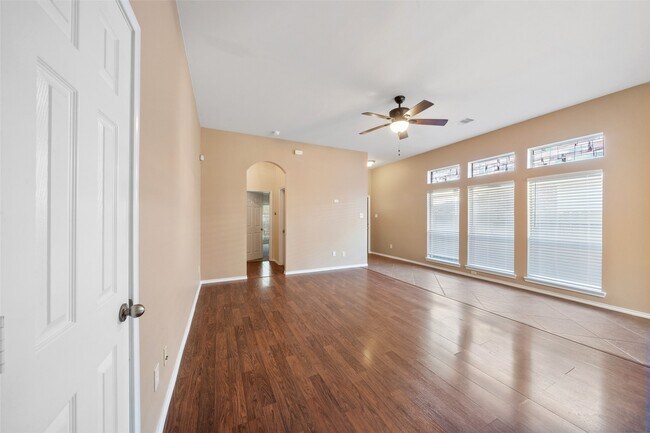 Building Photo - 9307 Sunlit Park Dr