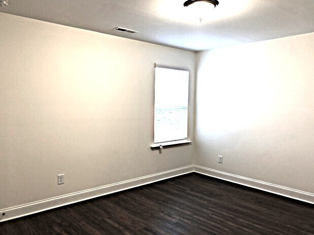 Building Photo - 203 Gregory Dr