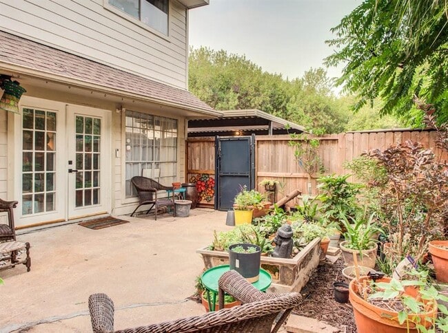 Building Photo - 9404 Beechnut St