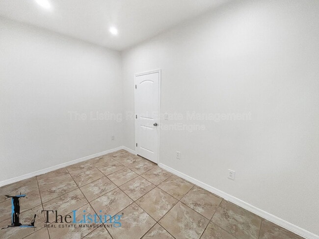 Building Photo - 11174 Savannah Landing Cir