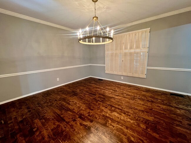 Building Photo - 1685 Lochcrest Dr