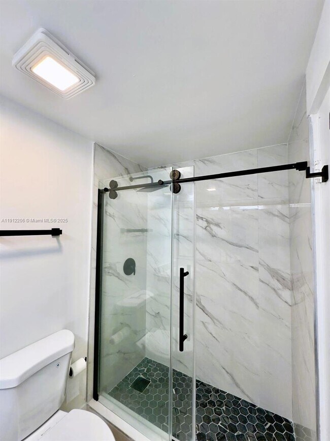 Building Photo - 1000 West Ave