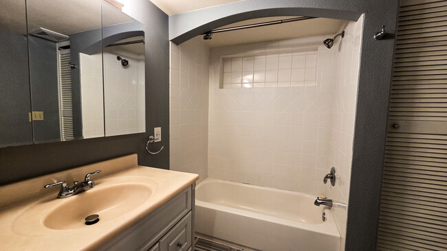 Building Photo - 11734 82nd Ave NE