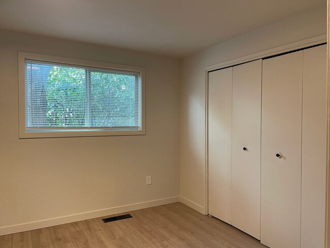 Building Photo - Newly Remodeled 2 Bedroom 1 Bath Duplex-Be The First to Make it Your Home