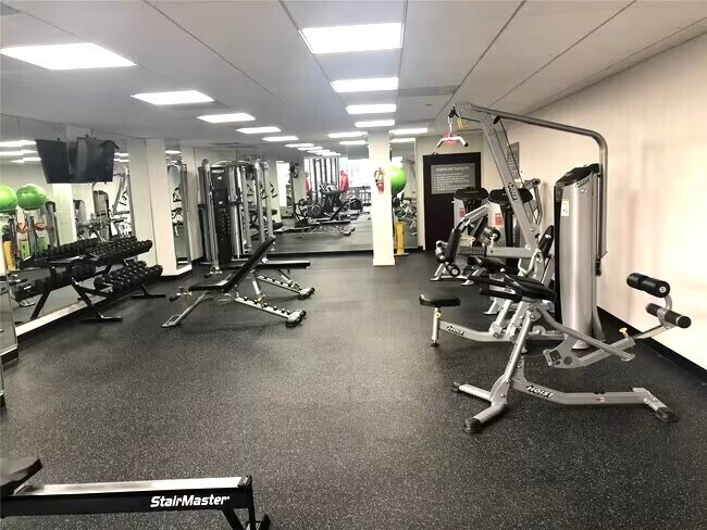 Building Photo - 2016 Main St