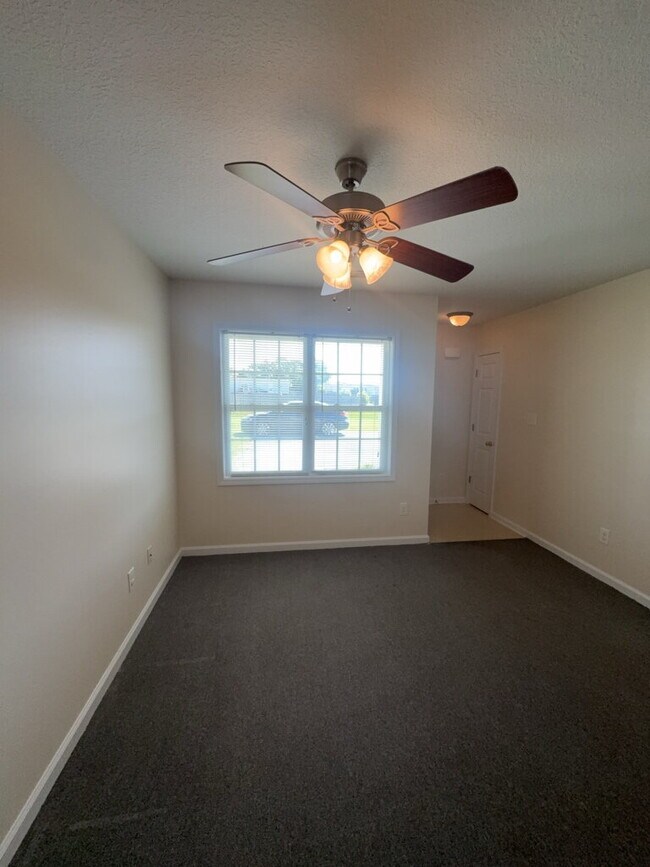 Building Photo - 204 Angus Ln