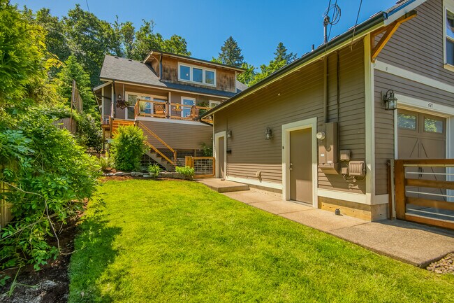 MAIN HOUSE - BACKYARD - 421 5th Ave