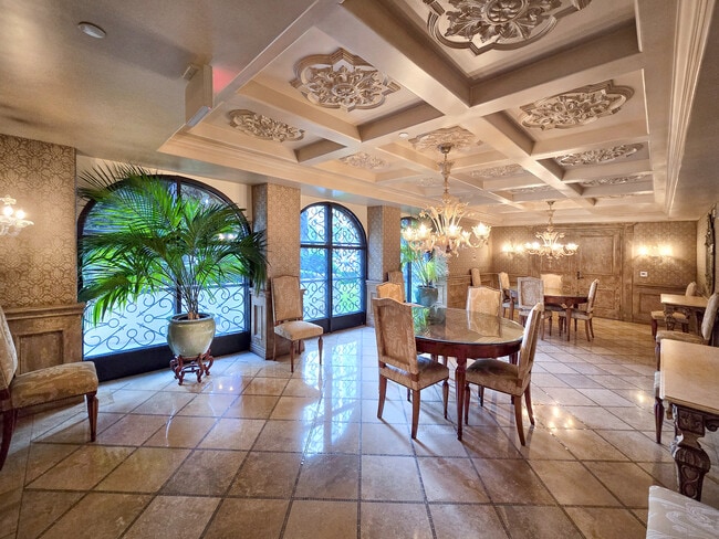 Building Photo - 10795 Wilshire Blvd