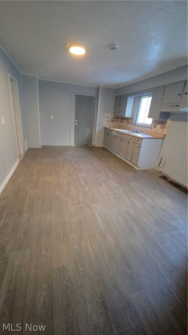 Building Photo - 7209 Park Ave