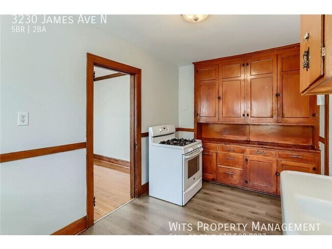 Building Photo - Great 5 BR / 1 BA side by side duplex unit