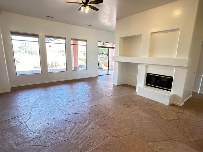 Building Photo - HOUSE - SEDONA - 4 BEDROOM HOME