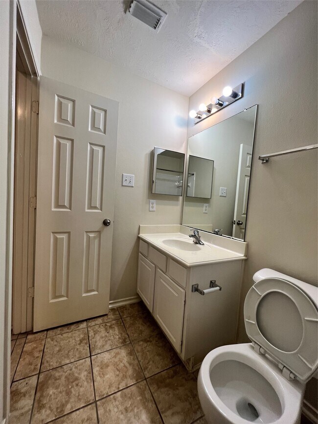 Building Photo - 21810 Dimmett Way