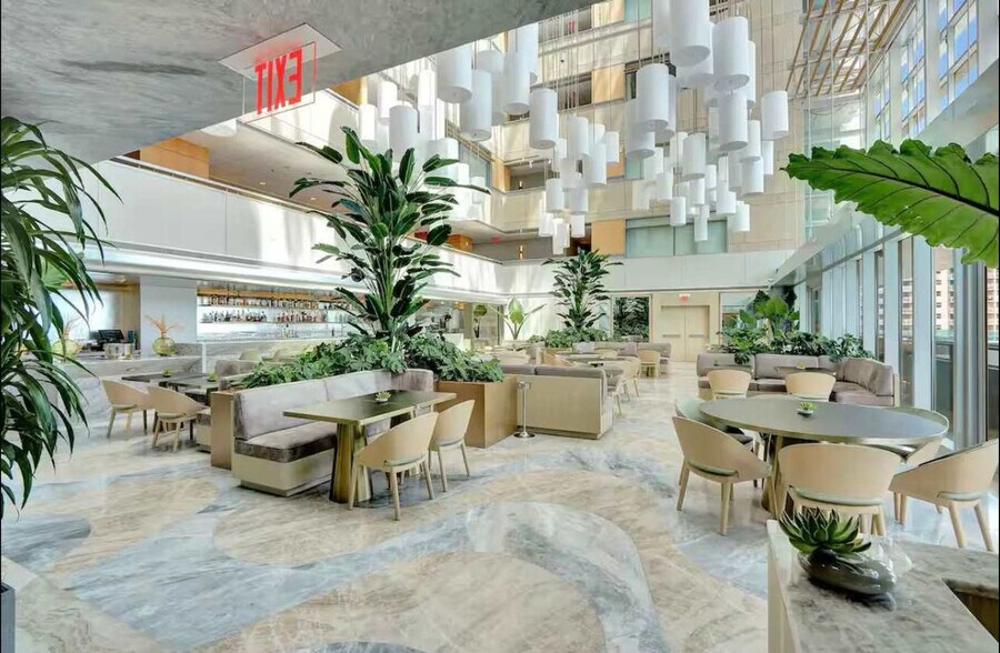 Building Photo - 1395 Brickell Ave