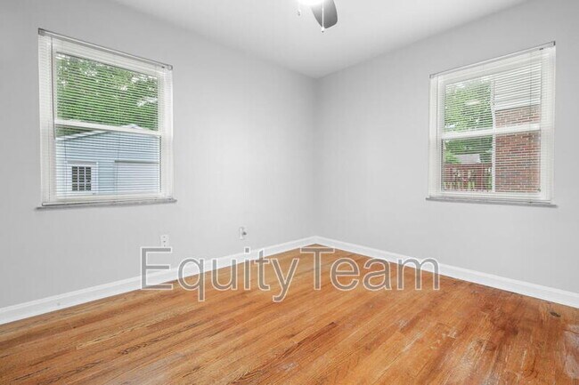 Building Photo - 6819 Elwynne Dr