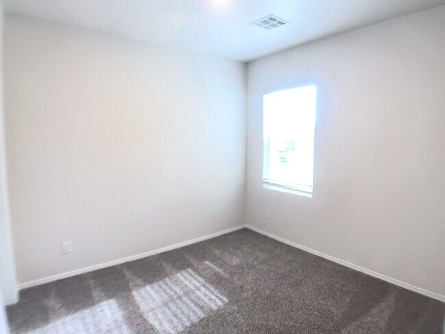 Building Photo - New! Brilliant 3 bedroom Rio Rancho Home. ...