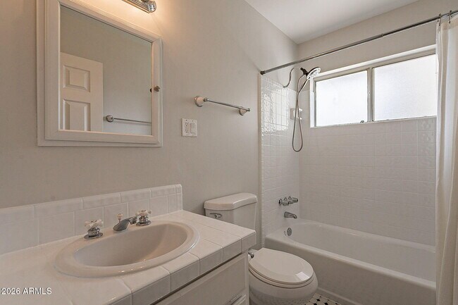 Building Photo - 5715 E Calle Del Paisano