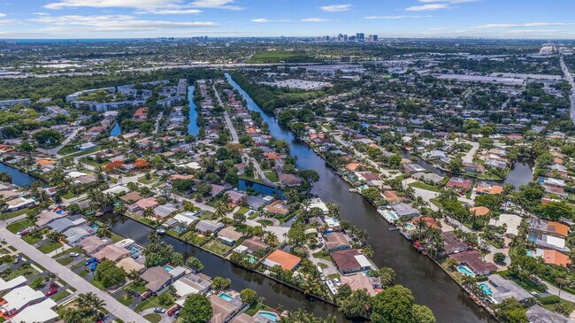 Building Photo - 2001 NW 36th St