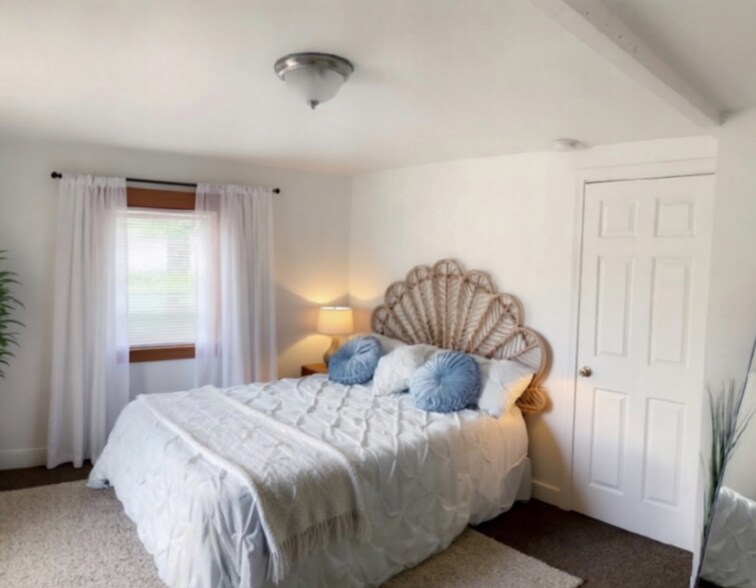 Building Photo - 11 Meadow St