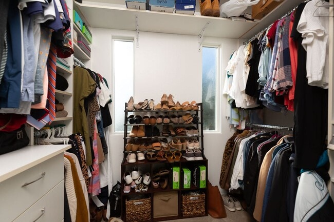 Building Photo - 2 Bed 2 Bath Condo (Avail. 12/1)