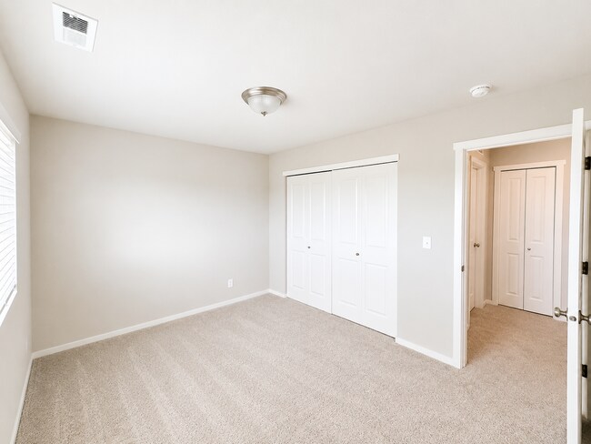Building Photo - 18505 Alpine Way E