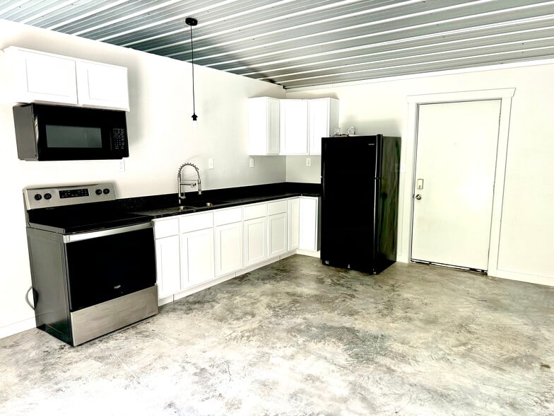 Kitchen - 2437 Jaguar Rd