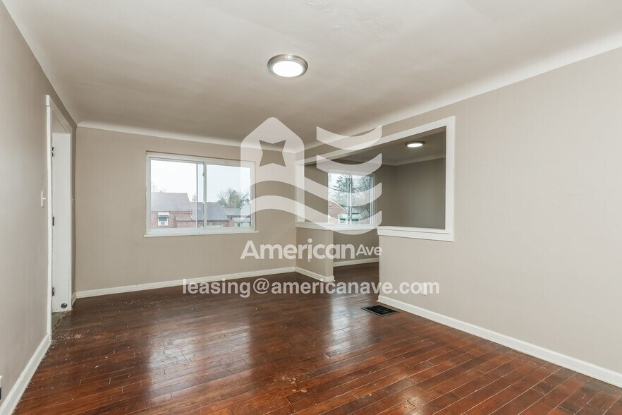 Building Photo - 4311 Winona Ave