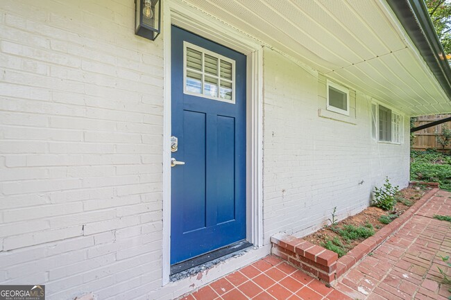 Building Photo - 2018 Bramblewood Dr NE