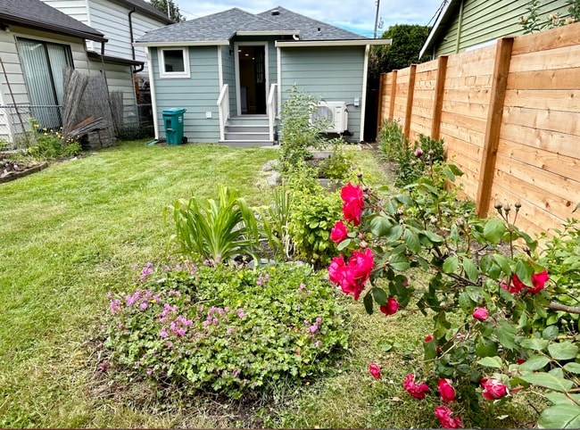 Building Photo - West Seattle/Pigeon Point Home
