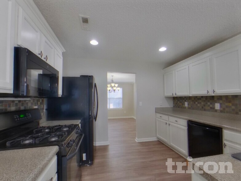 Building Photo - 3010 Thistlewood Cir