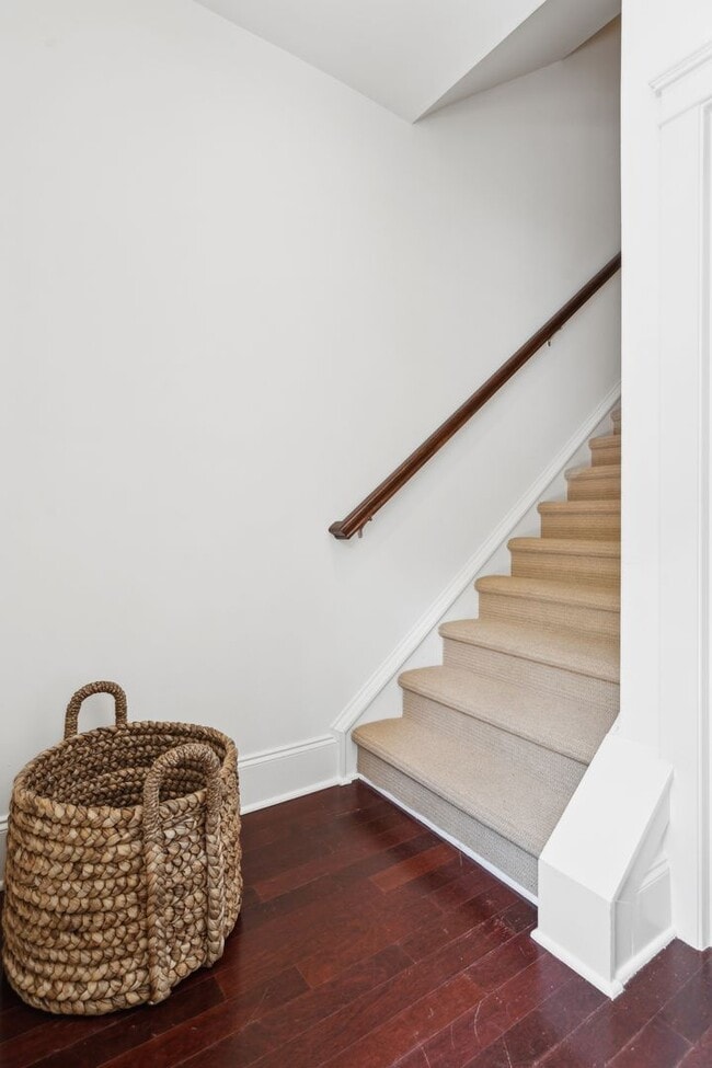 Building Photo - Fully Furnished 2BR Condo with Designer Touches in Shelmore Village