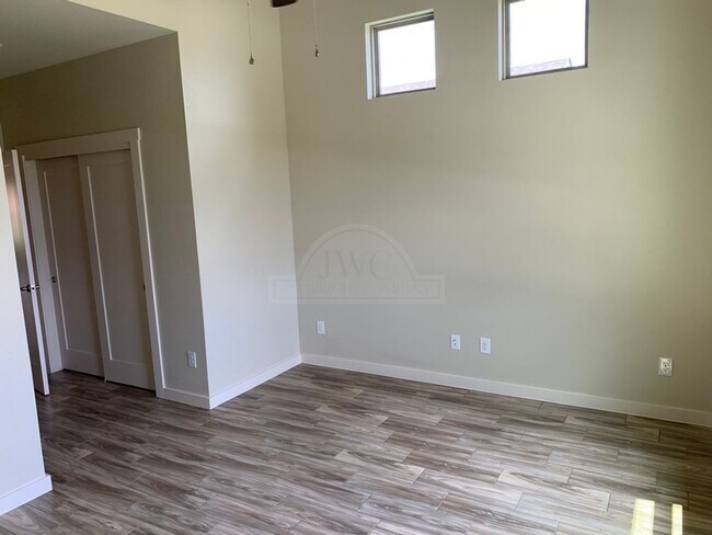 Building Photo - 5005 White Rose Dr