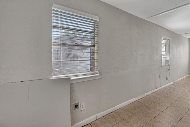 Building Photo - 4718 Carmen St