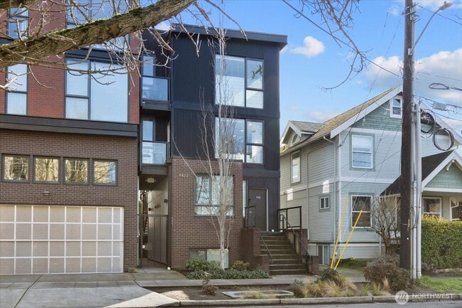 Building Photo - 4422 Woodlawn Ave N