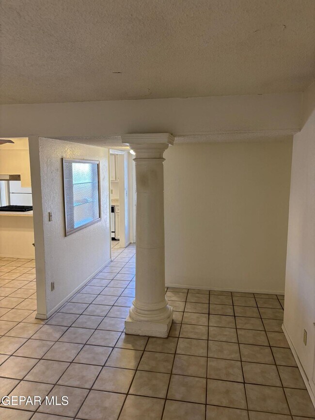 Building Photo - 1601 Common Dr