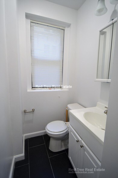 Building Photo - 19 Peterborough St