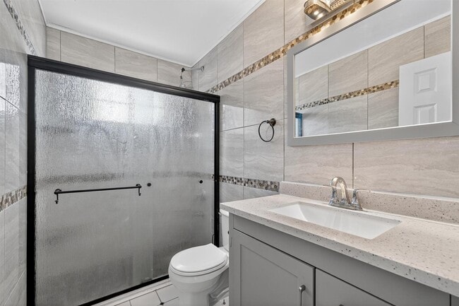 Building Photo - 5 Bridle Ct