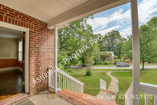 Building Photo - 7 Enka Pine St