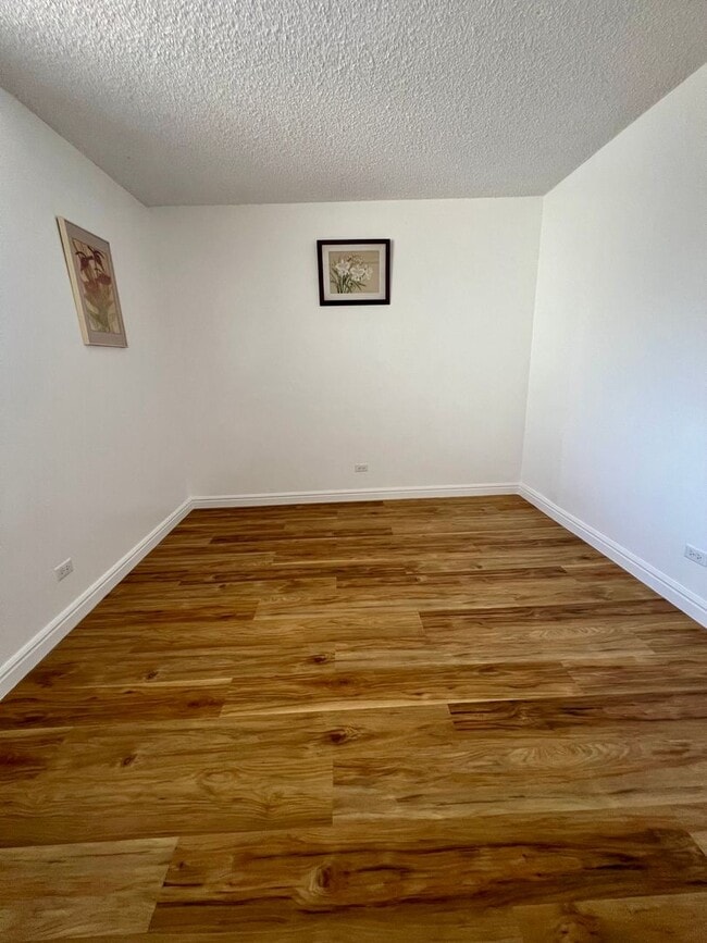 Building Photo - Convenient 2/2/1 with Lanai