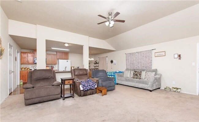 Building Photo - Spacious 4 Bedroom Home