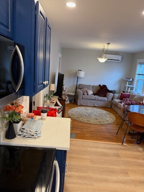 Building Photo - 25 Hill Top St