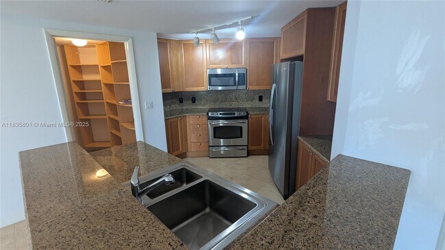 Building Photo - 55 Merrick Way