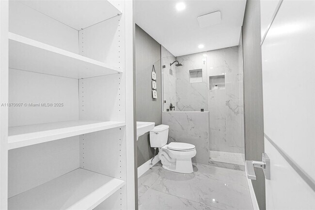 Building Photo - 4225 SW 33rd St