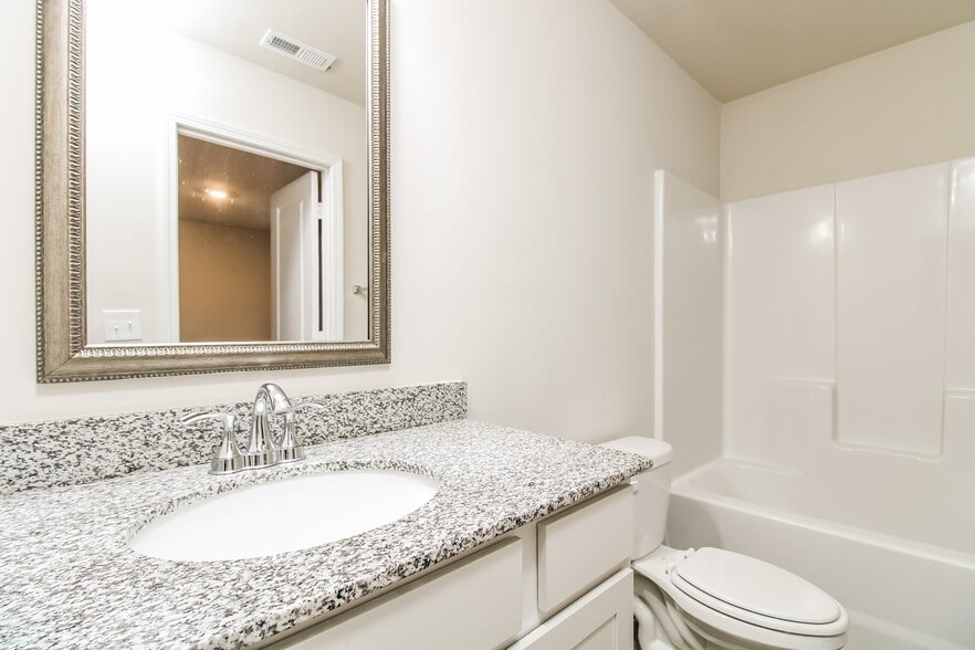 Building Photo - 306 High Grv Wy