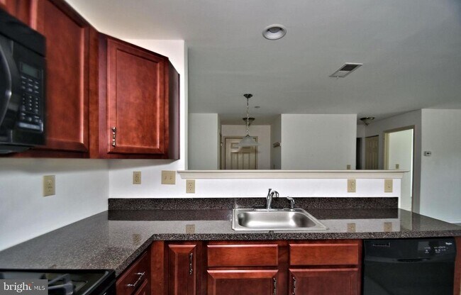 Building Photo - 3940 Ashland Dr