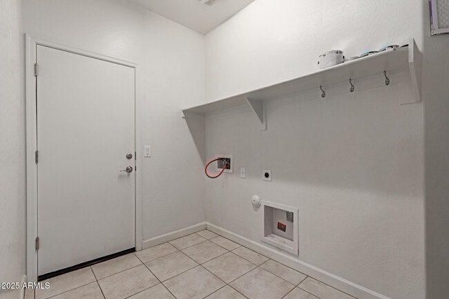 Building Photo - 23759 W Magnolia Dr